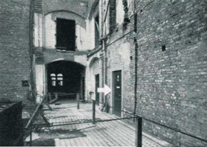 Der Eingang zum ersten Büro der PRAKLA-Zentrale in Hannover im Jahre 1947